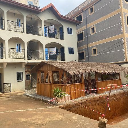 Residence Martha Yaoundé Екстериор снимка