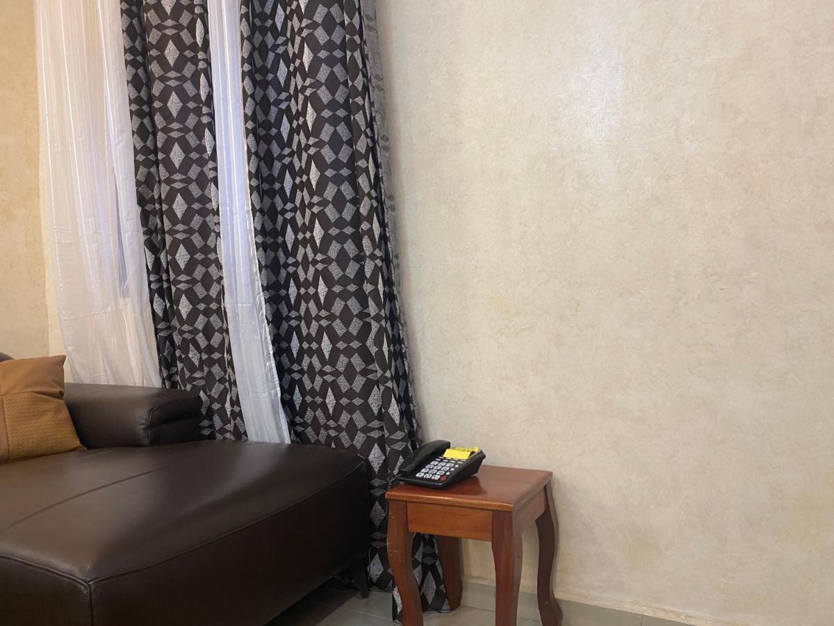 Residence Martha Yaoundé Екстериор снимка